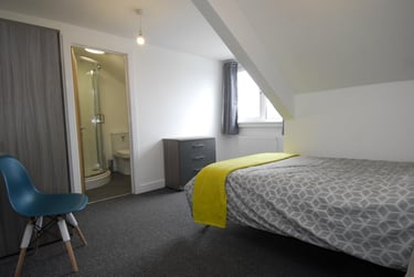 4 bed flat, Radnor Street, City Centre, Plymouth, PL48DR - Image 1